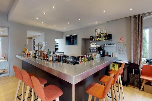 Intérieur d'un bar restaurant